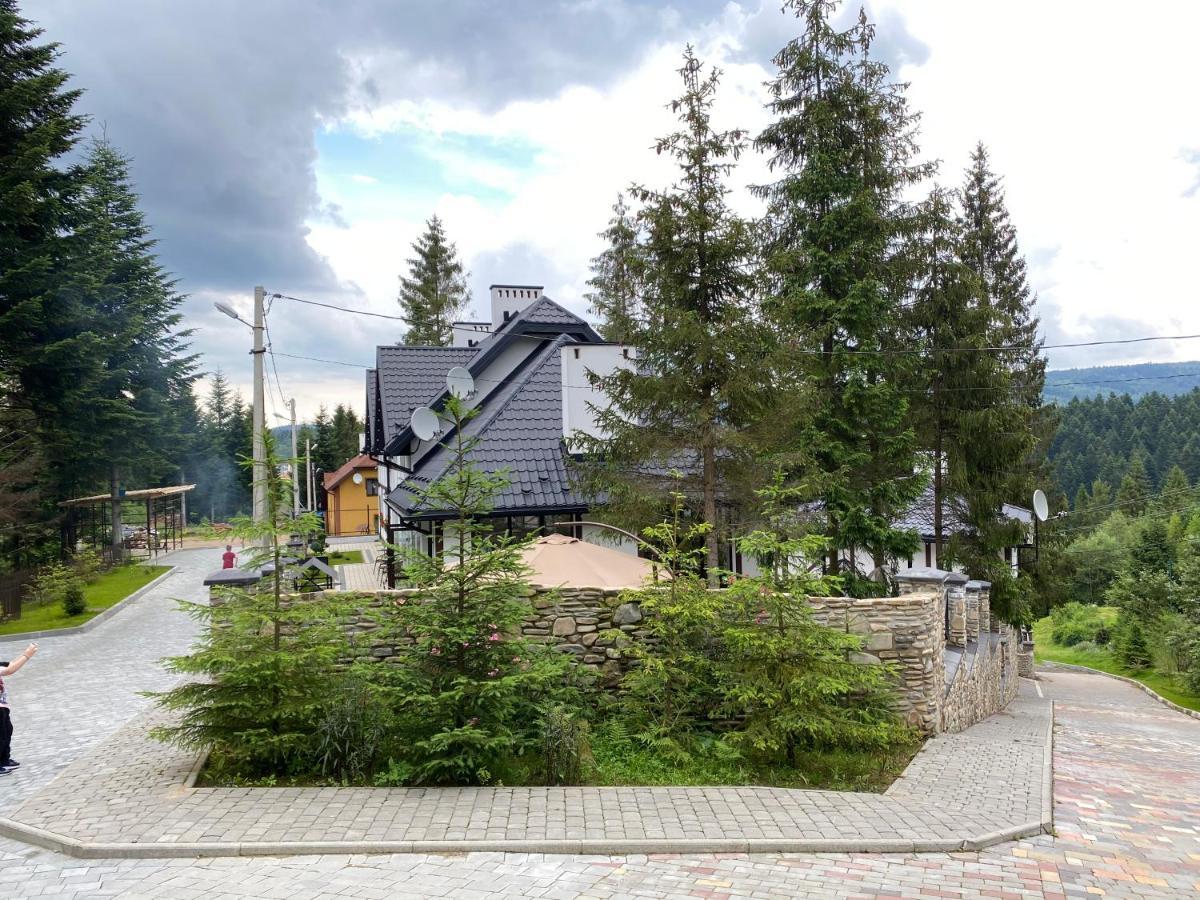 SkhidnytsiaФеєрія Лісу公寓式酒店 外观 照片