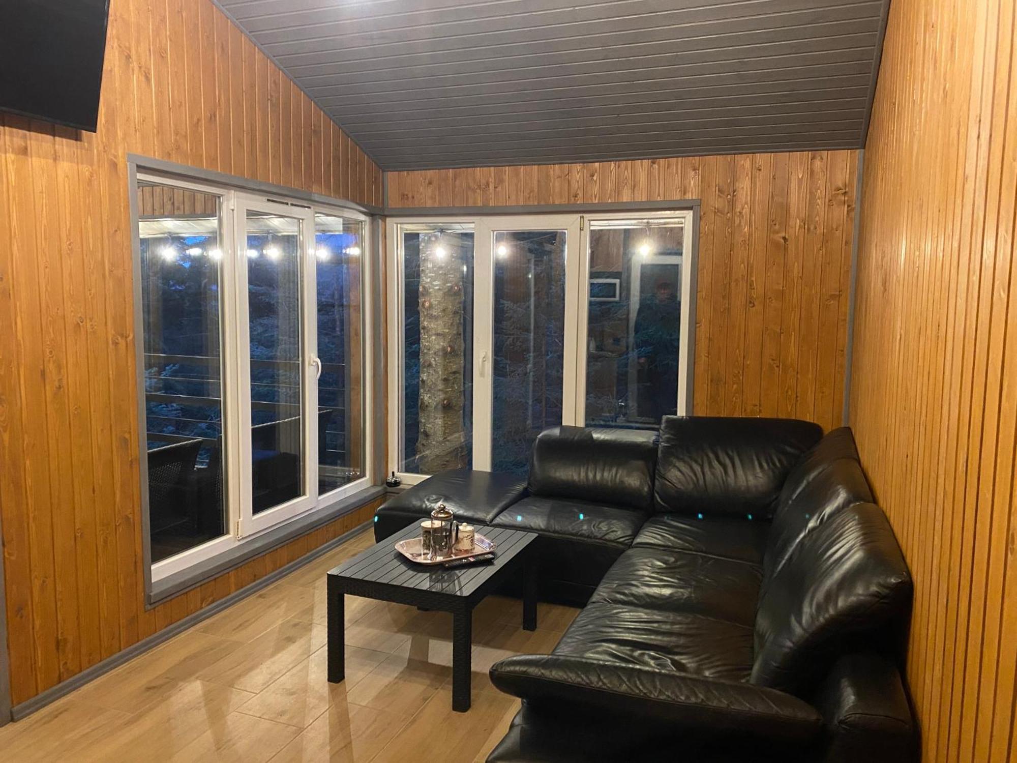 SkhidnytsiaФеєрія Лісу公寓式酒店 外观 照片