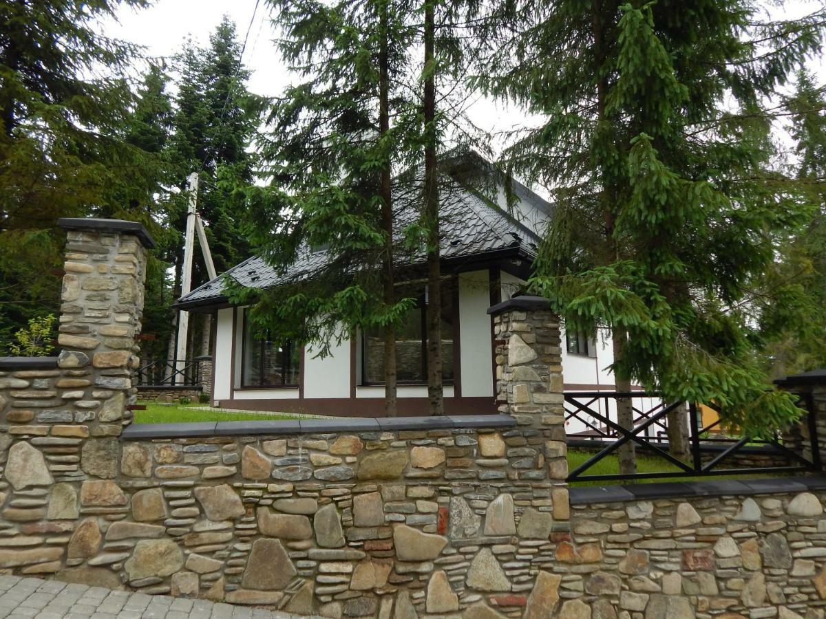 SkhidnytsiaФеєрія Лісу公寓式酒店 外观 照片