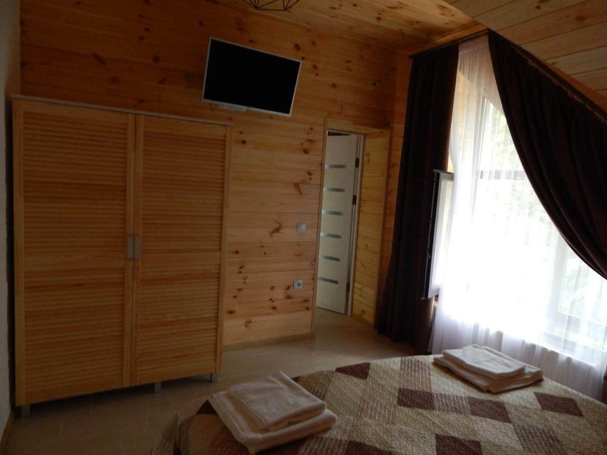 SkhidnytsiaФеєрія Лісу公寓式酒店 外观 照片