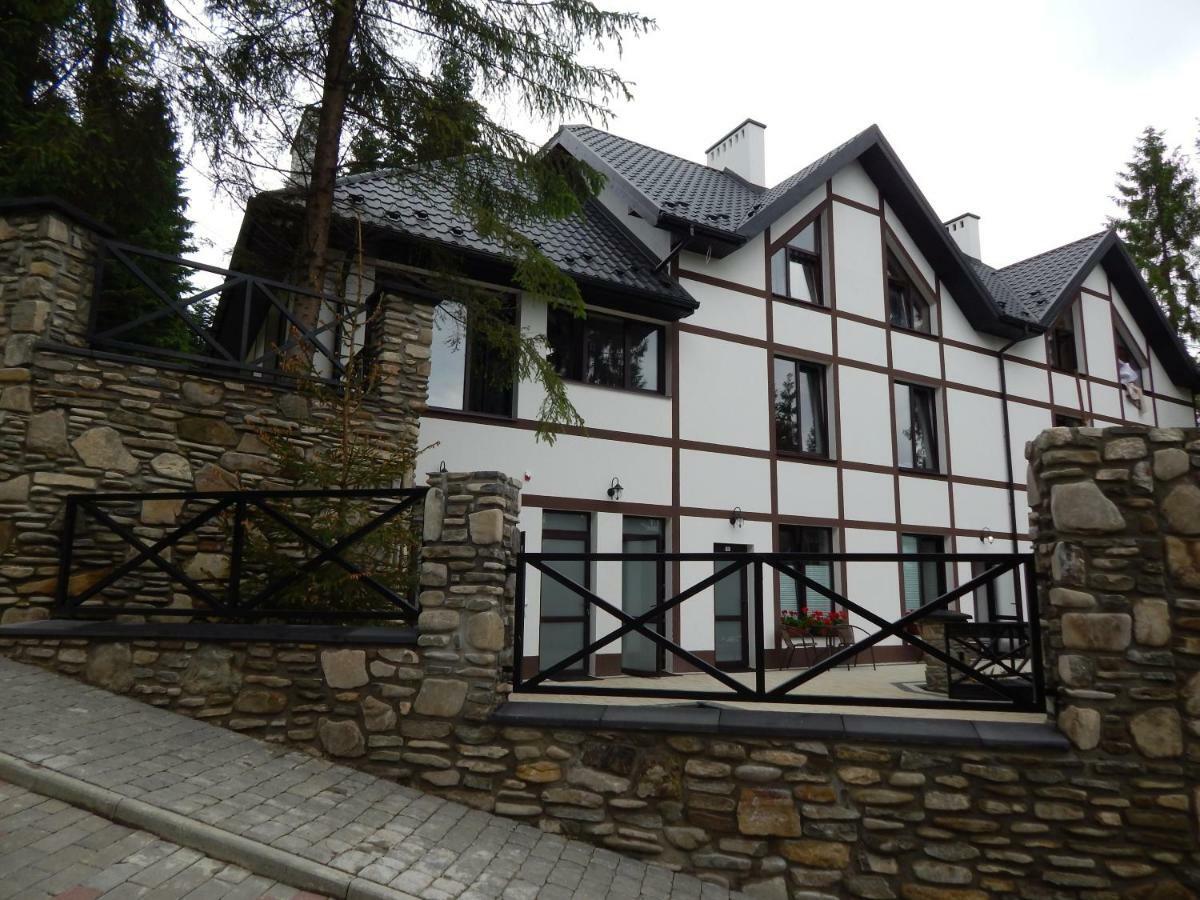 SkhidnytsiaФеєрія Лісу公寓式酒店 外观 照片